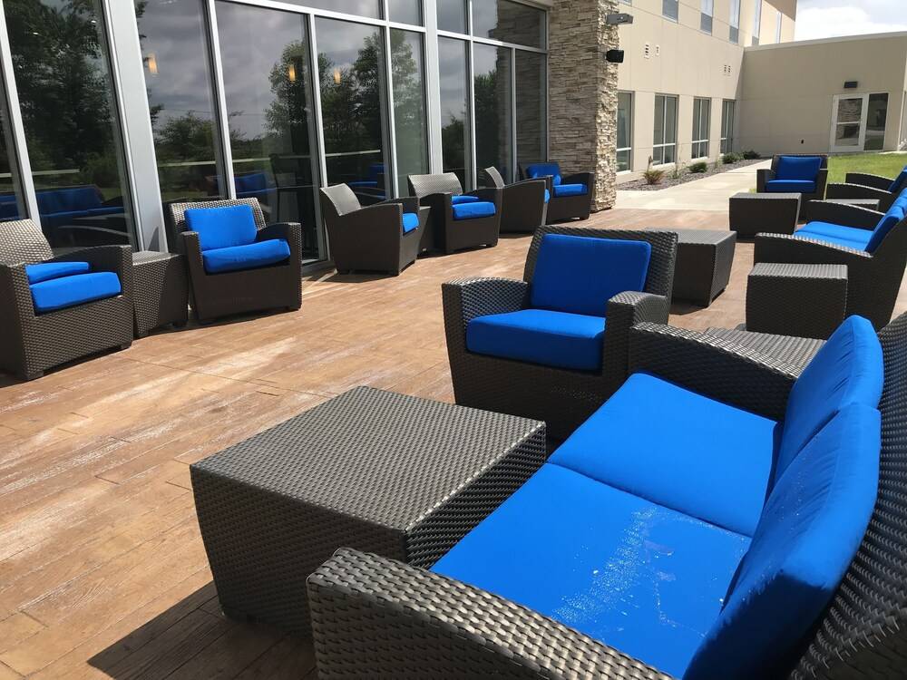Holiday Inn Express & Suites Hannibal Medical Center by IHG - photo 14