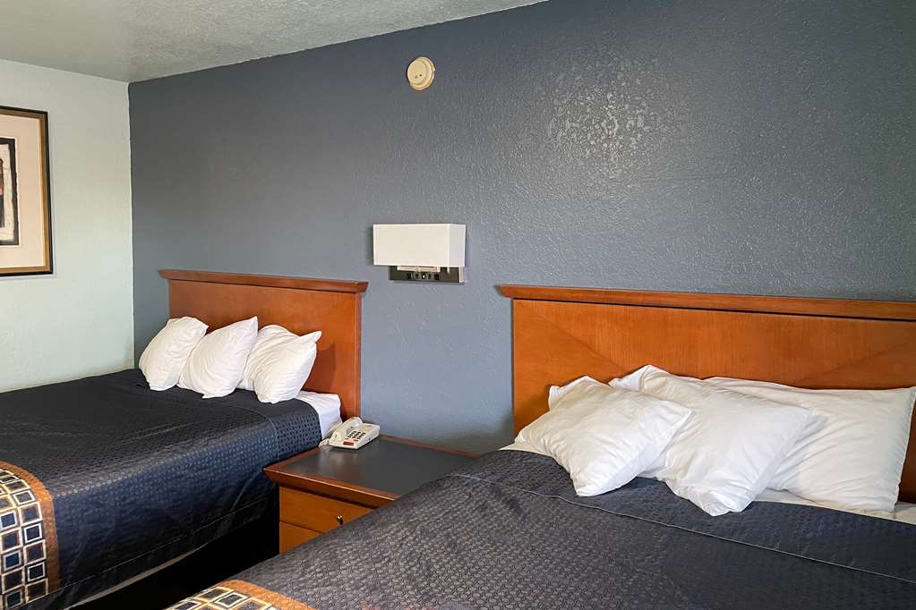 Days Inn by Wyndham Pratt - photo 5