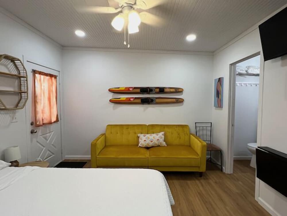 Bluebird Bay Resort - photo 8