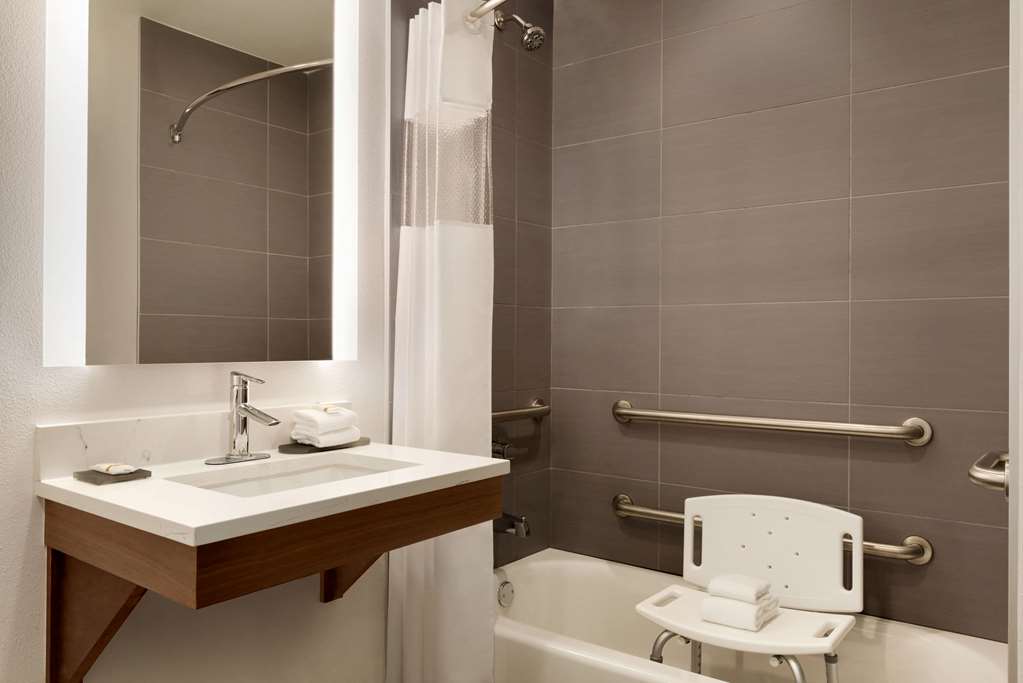 La Quinta Inn & Suites by Wyndham San Luis Obispo Downtown - photo 35