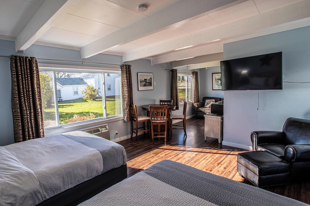 Beachfront Inn - photo 26
