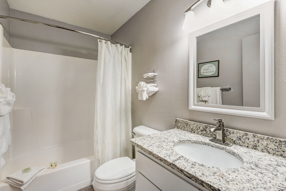 Bend Riverside Inn & Suites - photo 367