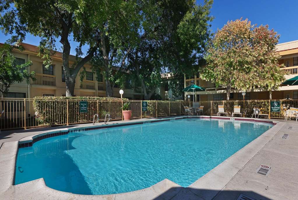 La Quinta Inn by Wyndham Austin Oltorf - carbon neutral hotel in Austin