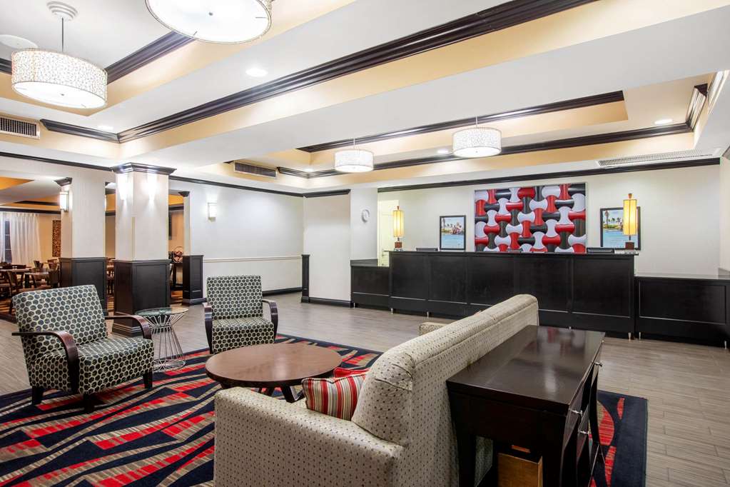 La Quinta Inn & Suites by Wyndham Conway - photo 7