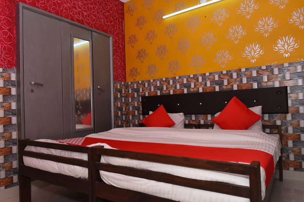 Oyo 38412 Kavya International — Jodhpur