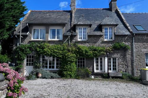 Le Tann e - carbon neutral hotel in Saint-Coulomb