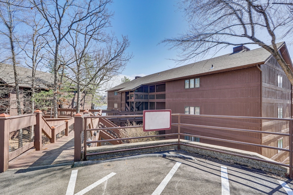 Lakefront Condo w Resort Amenities in Osage Beach - photo 16