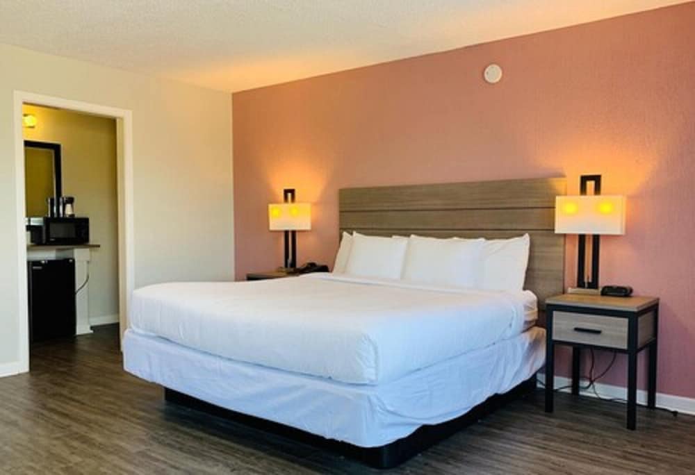 Econo Lodge Inn & Suites Abilene East District - photo 13