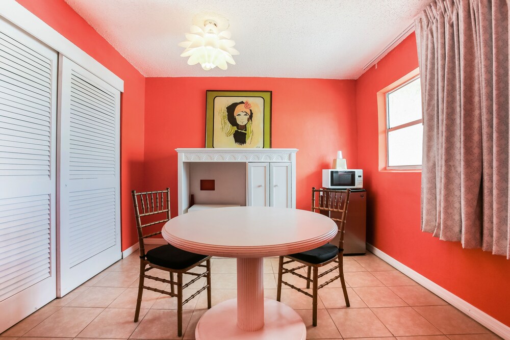 Camelot Waterfront Inn - photo 14