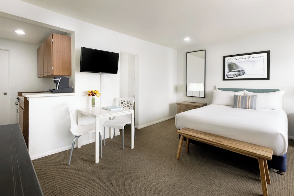 Pacific Edge Hotel - photo 31