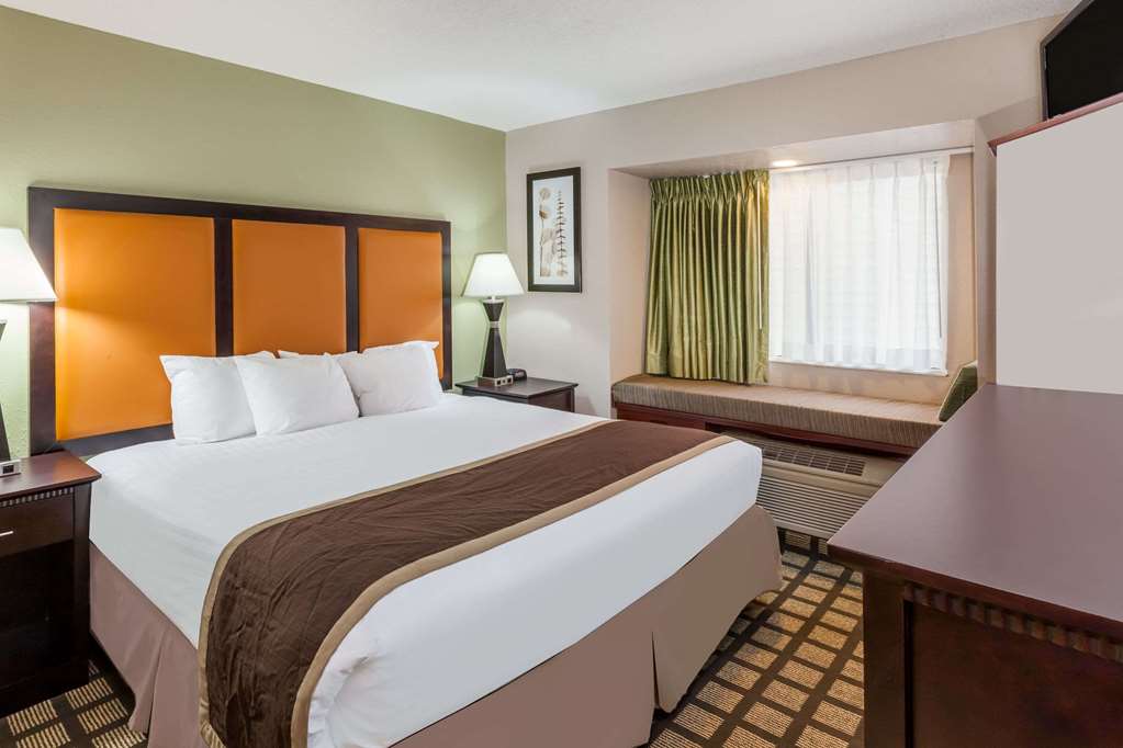 Baymont by Wyndham Gaylord - photo 12