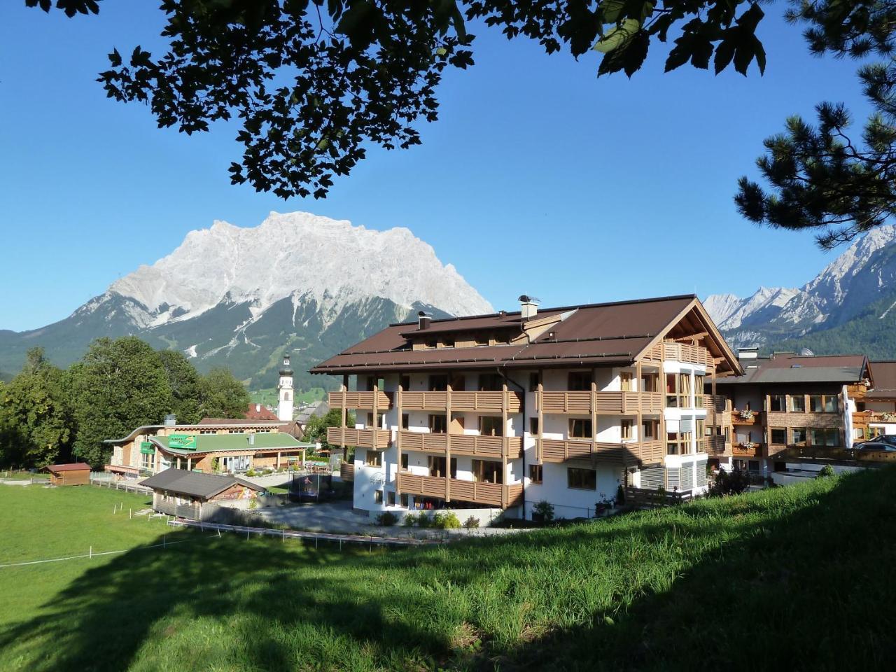 Apart Ideal — 4-Star Luxury Hotel in Lermoos, Austria