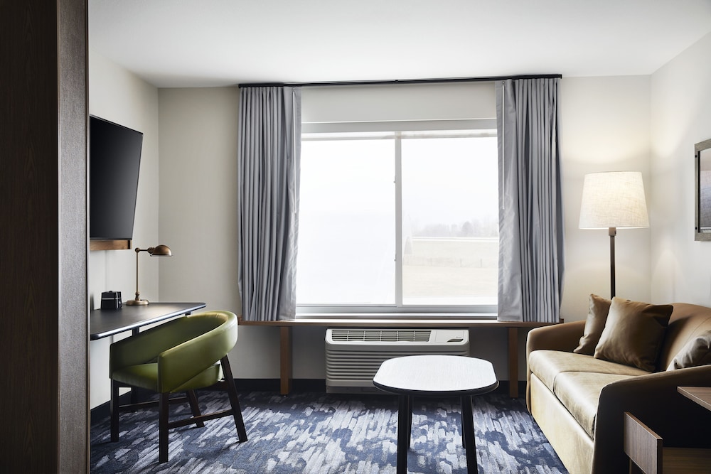 Fairfield Inn & Suites by Marriott Sheboygan - photo 3