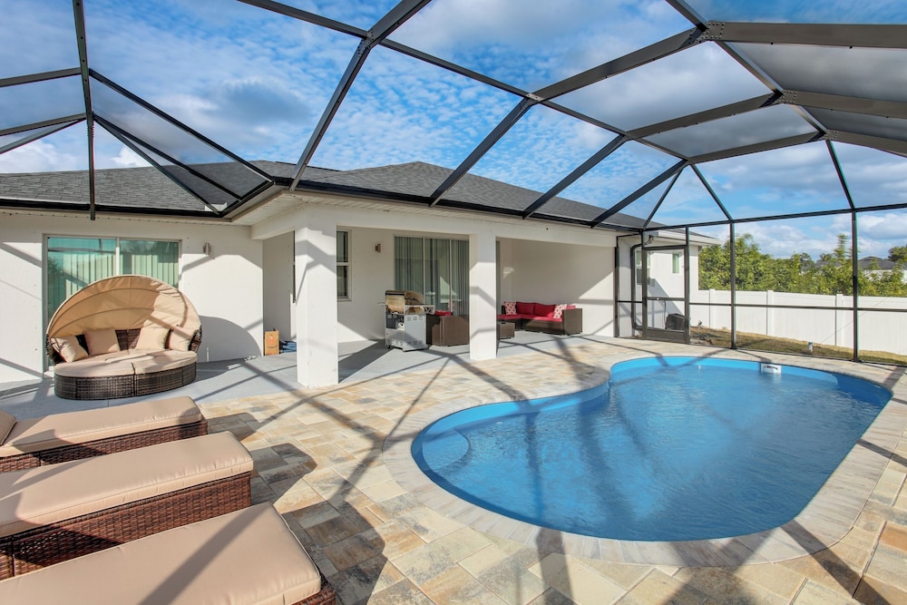 Furnished Lanai and Yard Comfy Lehigh Acres Getaway — hotel in Lehigh Acres