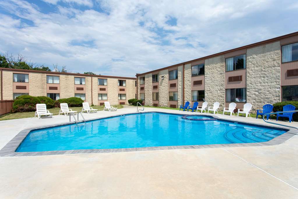 Days Inn by Wyndham Hillsborough - photo 3