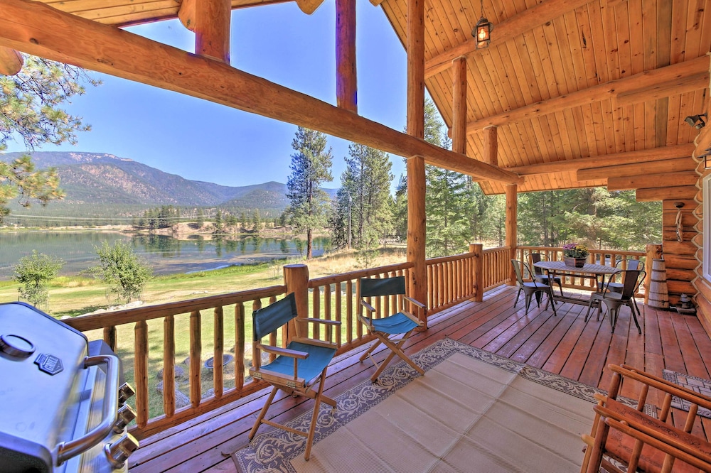 Scenic Riverfront Retreat with Hot Tub and Kayaks — hotel in Thompson Falls