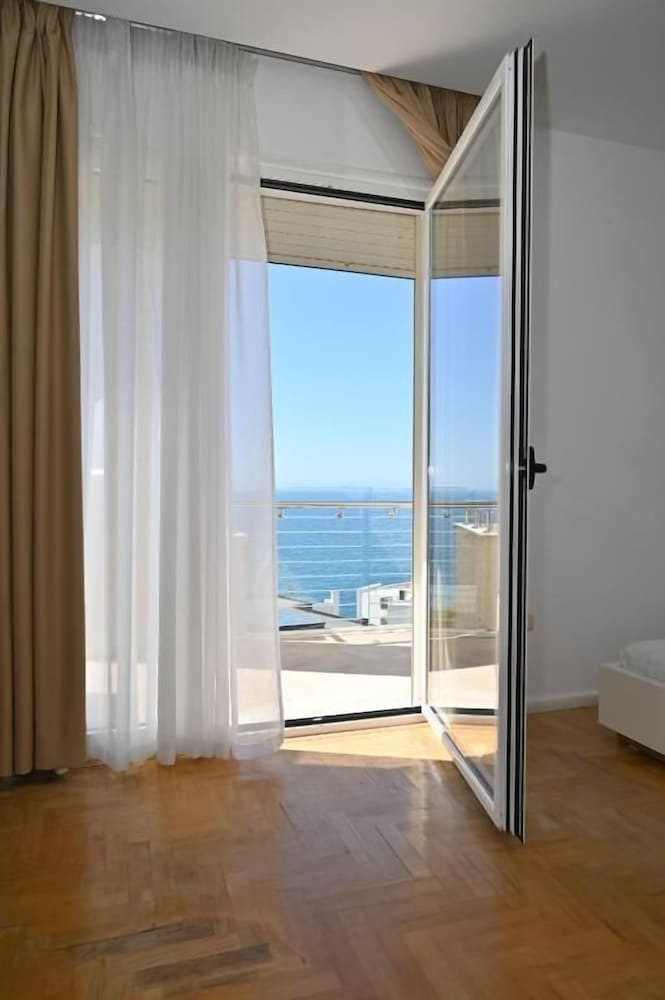 Thea Hotel - carbon neutral hotel in Vlore
