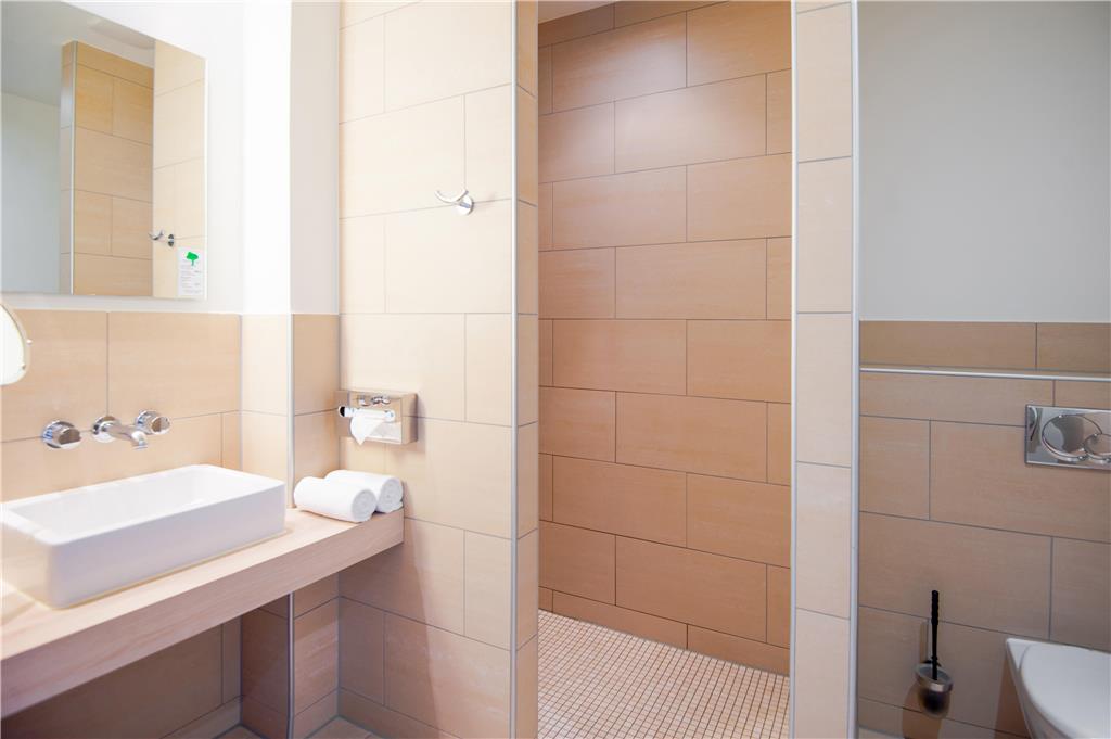 King Deluxe Bathroom