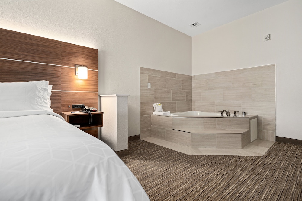 Holiday Inn Express Suites Van Buren Ft Smith Area by IHG - photo 31