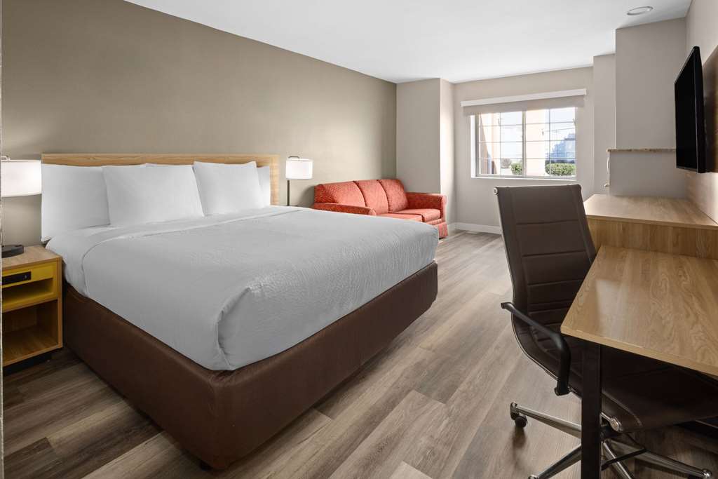 Days Inn by Wyndham Jackson Downtown - photo 12