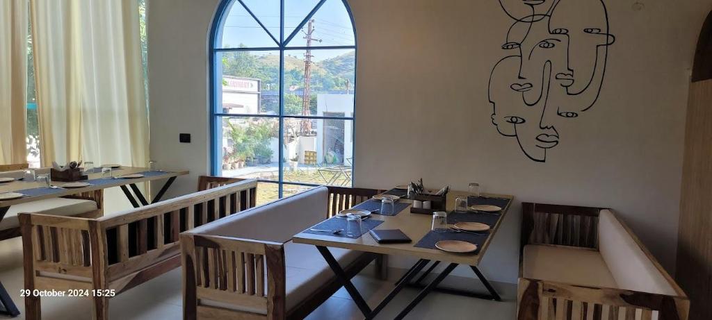 Vasudeva Hotel & Restaurant - last minute hotel in Udaipur