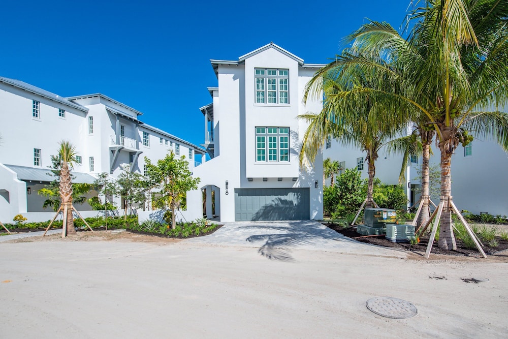 Sea Glass Cove in Marathon, United States