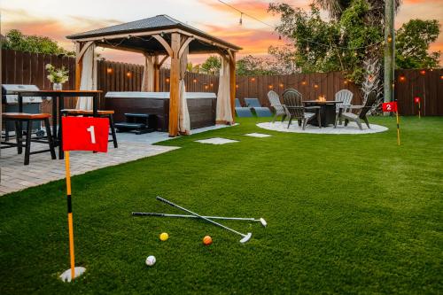 Brick Enclave with Mini Golf & SPA 5mins to beach in Naples, United States