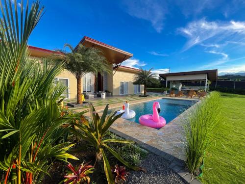 Mayoli Hill Deluxe Farmhouse — 4-Star Luxury Hotel in Fortuna, Costa Rica