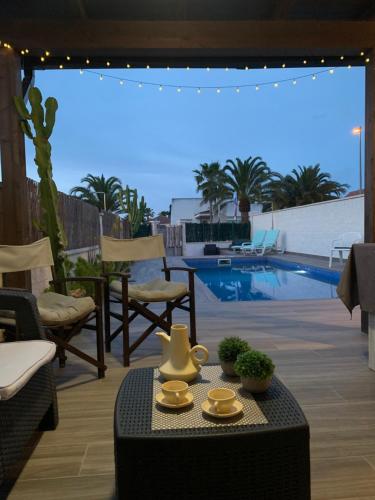 Riumar Nature 38 piscina aire acondicionado barbacoa y pàrquing Privado in Deltebre, Spain