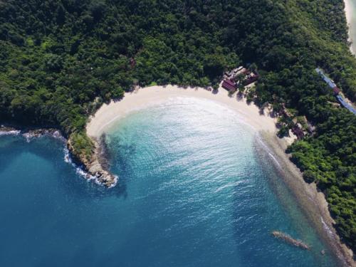 Dolphin Bay Island Resort 海豚岛 — 4-Star Luxury Hotel in Kota Belud, Malaysia