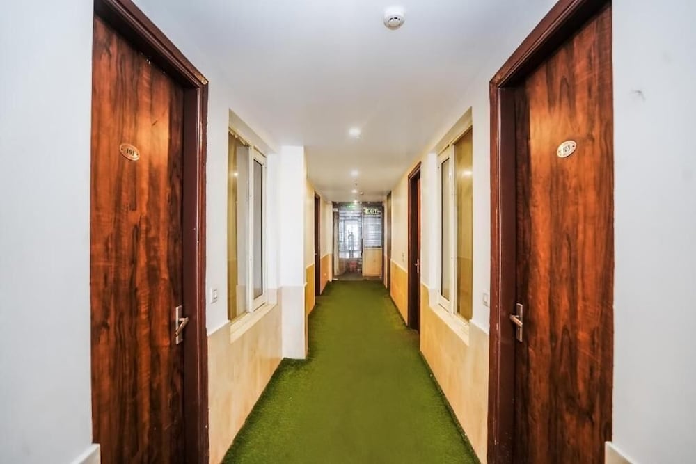 Hotel Almond in Basi, India