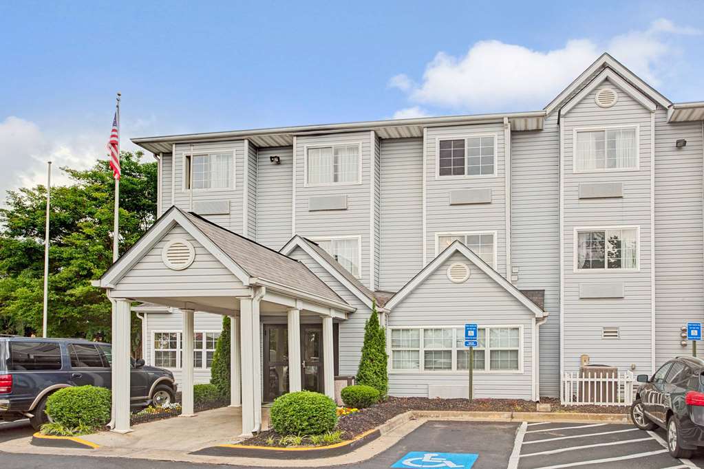 Microtel Inn by Wyndham Atlanta Airport - photo 4