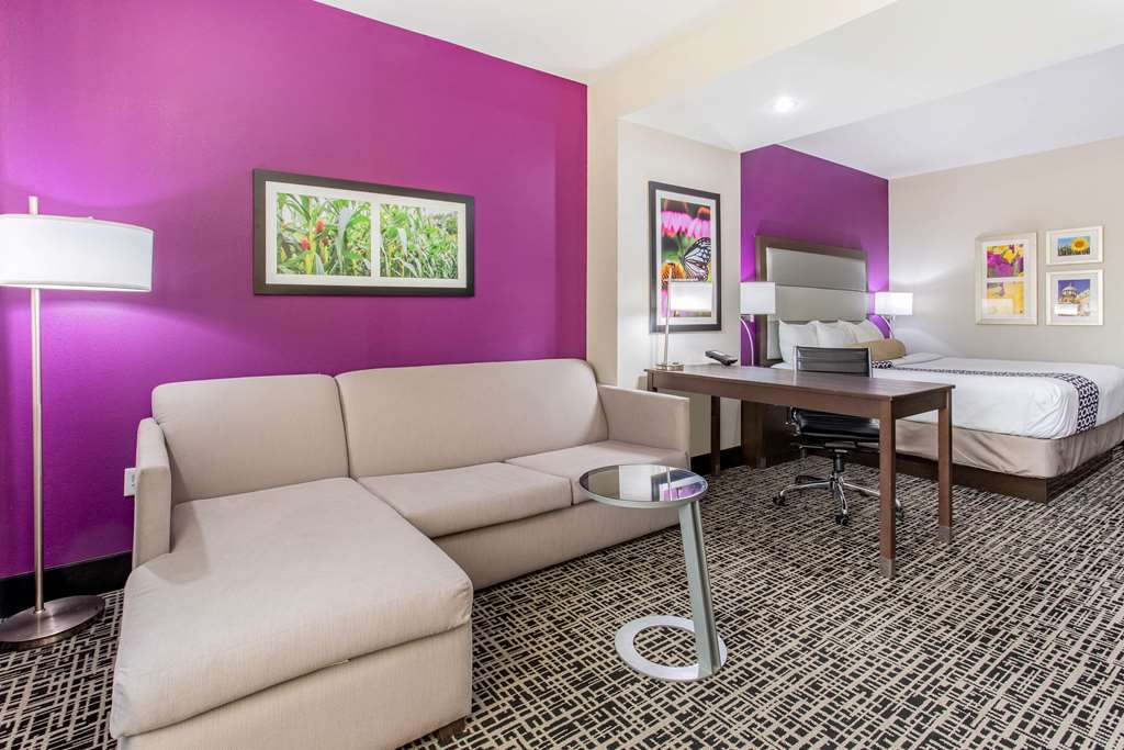 La Quinta Inn & Suites by Wyndham Springfield IL - photo 40
