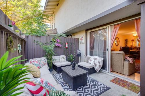 Lovely Concord Townhome Retreat With Community Pool — Concord