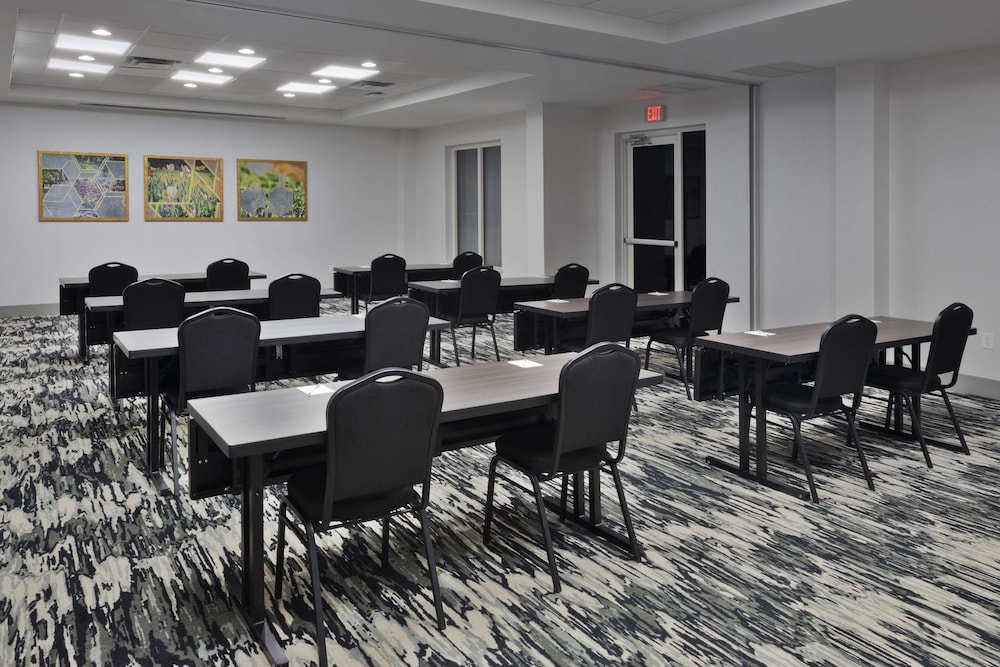 Hilton Garden Inn Birmingham Lakeshore Drive - photo 29