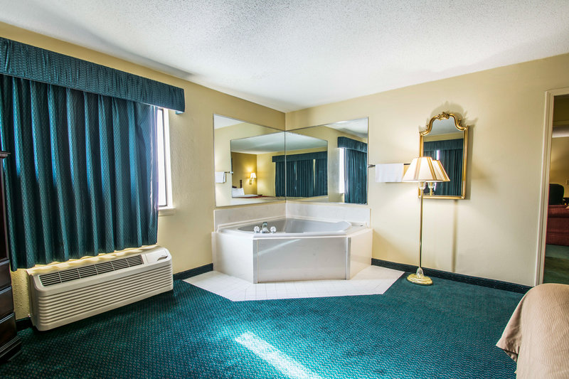 Super 8 by Wyndham Montgomery I 65 - photo 8