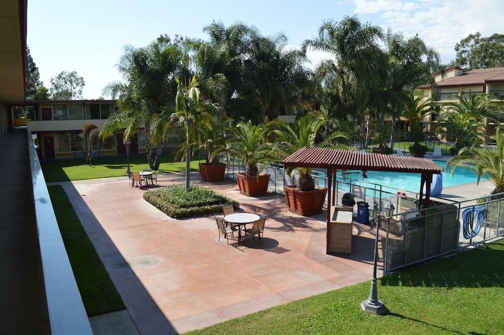 Ontario Airport Inn - photo 15