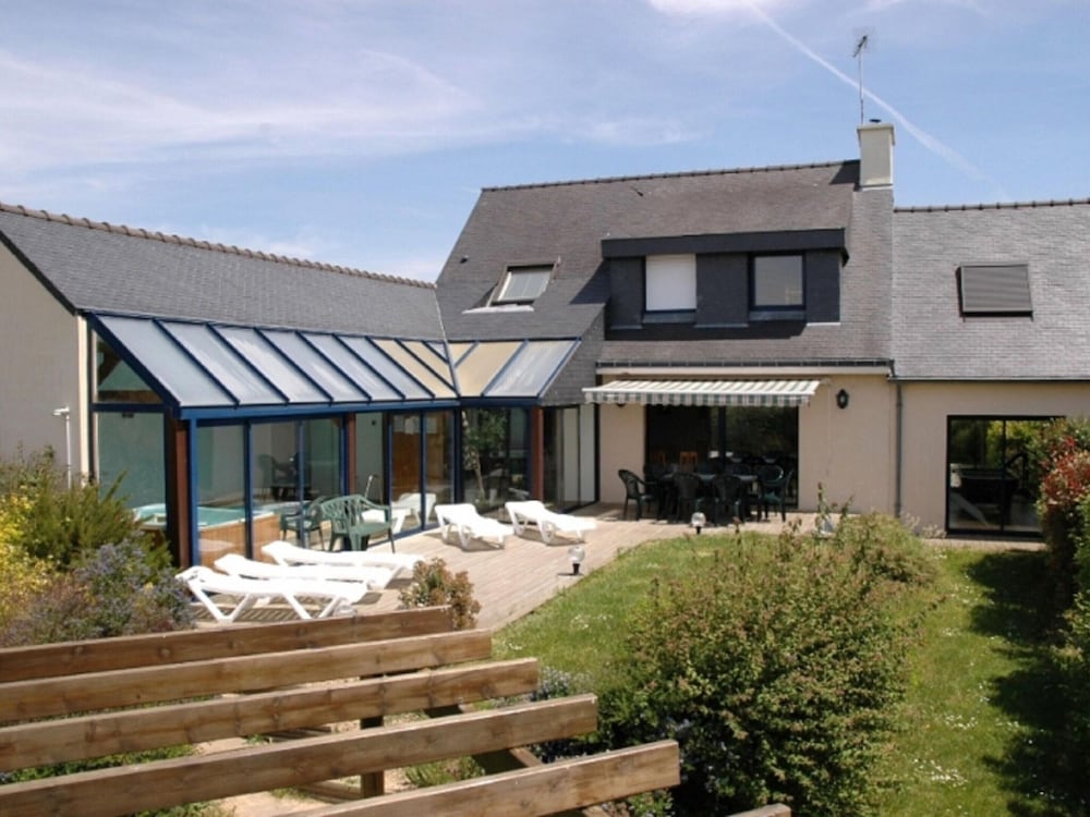 Attractive Holiday Home With Garden — 4-Star Luxury Hotel in Moelan-Sur-Mer, France