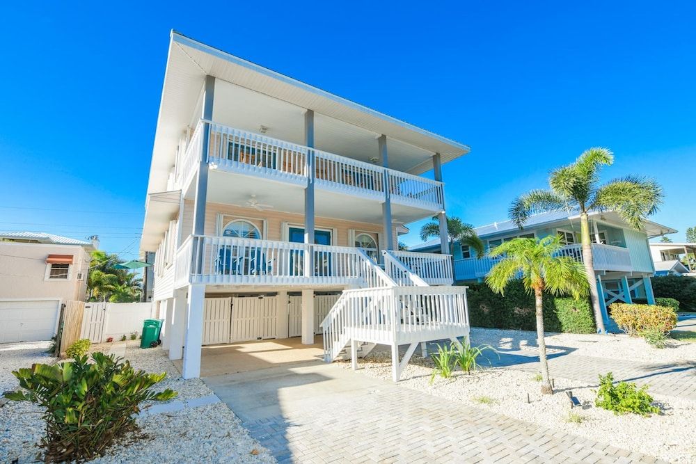 The Deckhouse — 4-Star Luxury Hotel in Anna Maria, United States