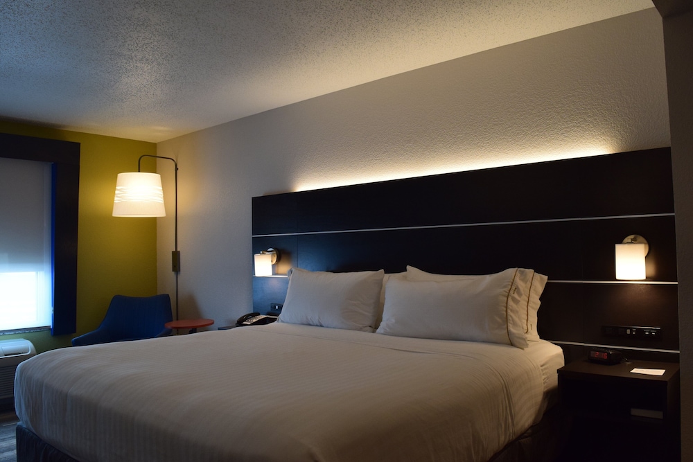 Holiday Inn Express Hotel & Suites Sparta by IHG - photo 17