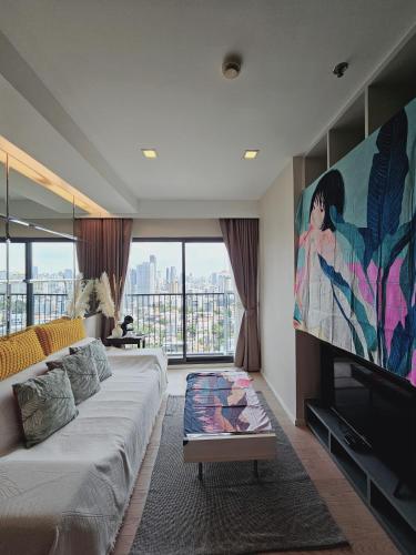 1BR at ThongLor BTS overlooking city with Workspace