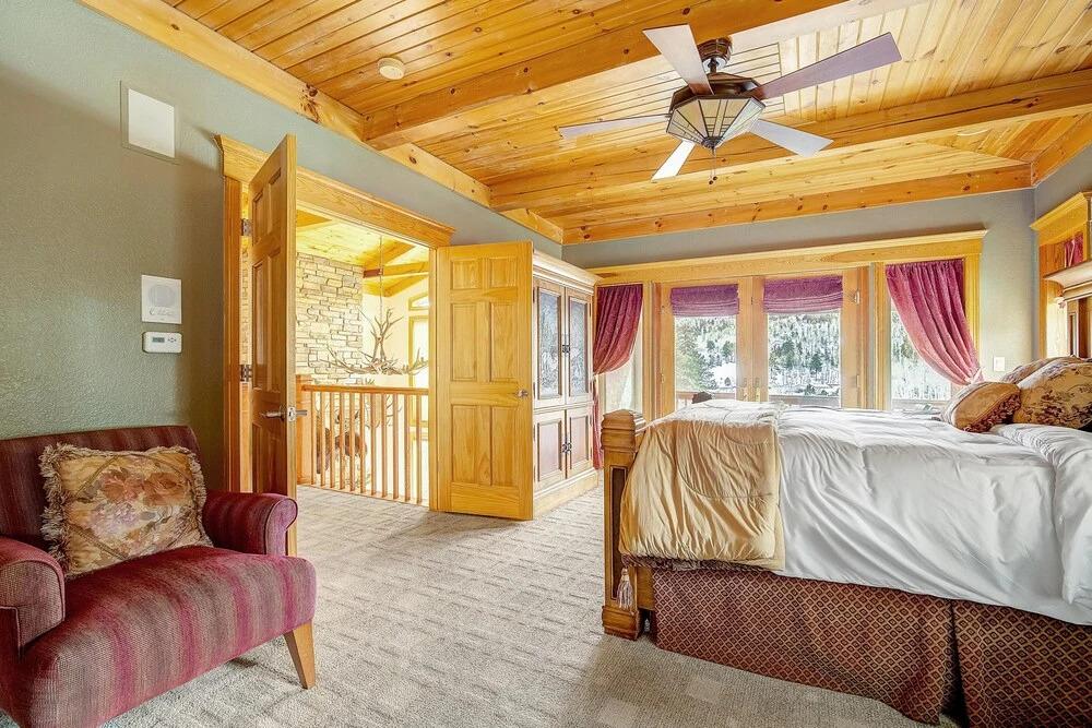 Secluded & Spacious Mountain Getaway - photo 4