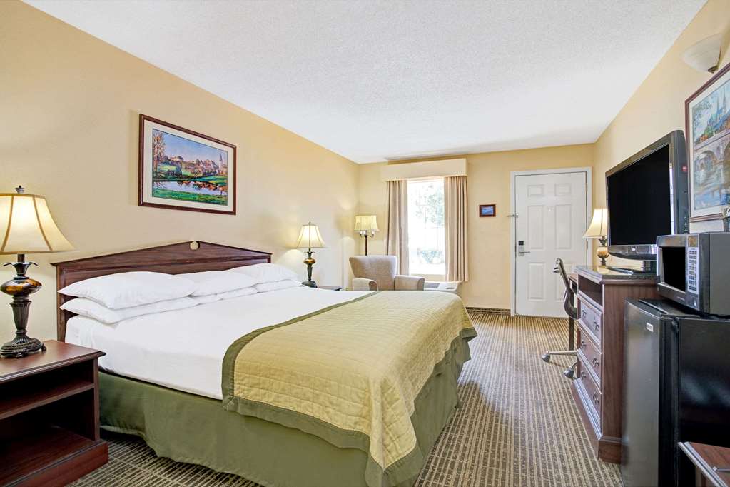 Baymont by Wyndham Smithfield - photo 8
