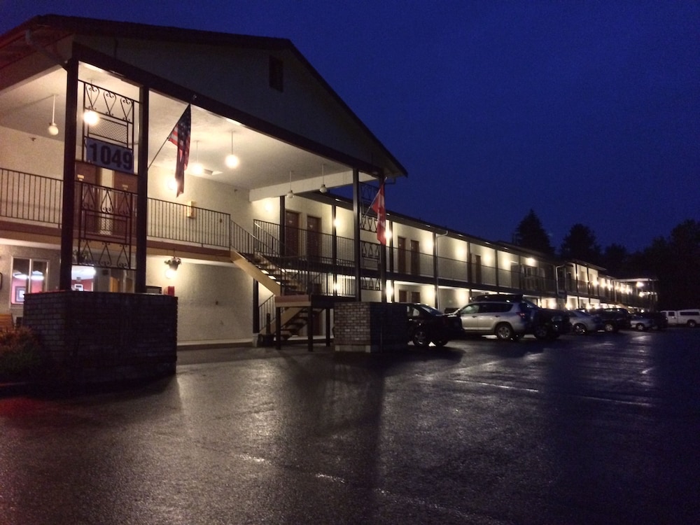 The Varsity Inn North — hotel in Centralia