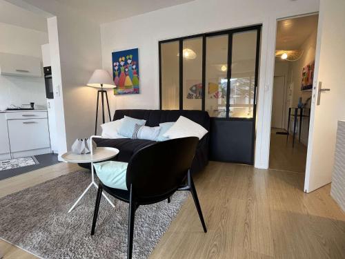 Corniche Petite Vue Mer Terrasse Parking Prive Benodet — 4-Star Luxury Hotel in Benodet, France