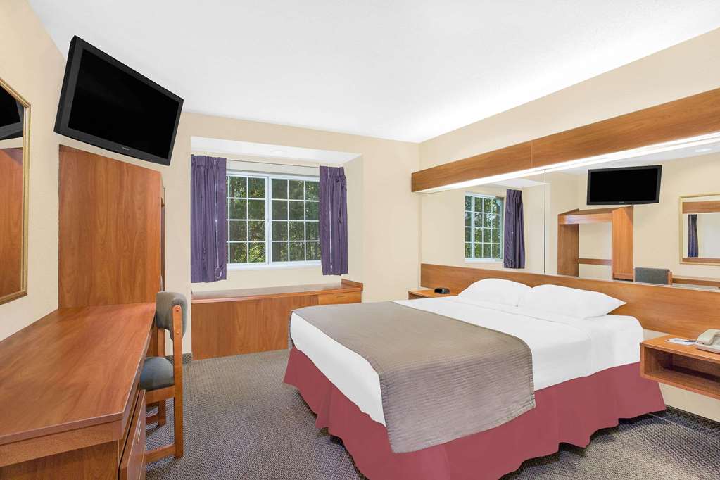 Microtel Inn & Suites by Wyndham Beckley East - photo 8