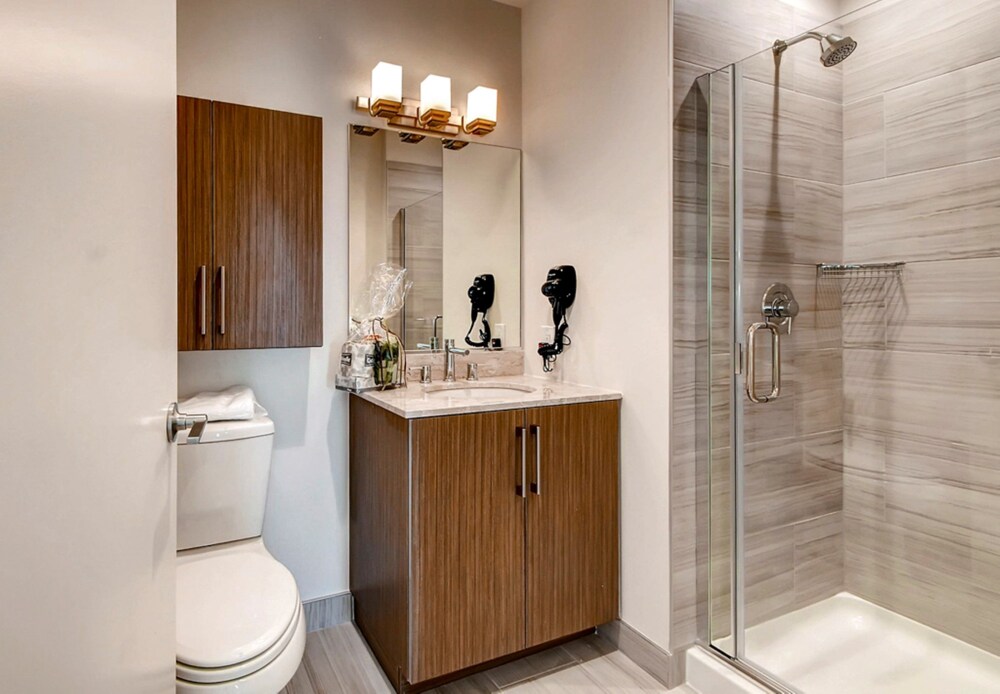 Global Luxury Suites at Newport - photo 50