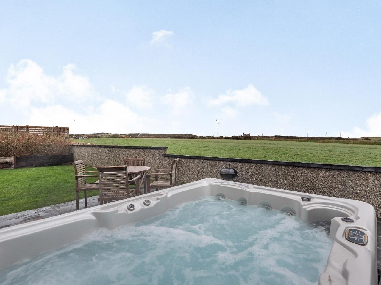Primrose Cottage — 5-Star Luxury Hotel in Holyhead, United Kingdom