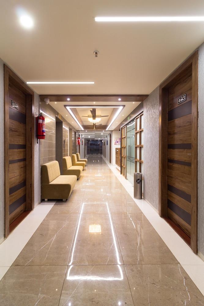 Hotel Green City — Gandhinagar