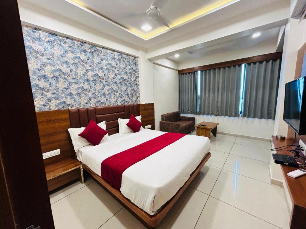 Hotel Rk arcade in Mandal, India